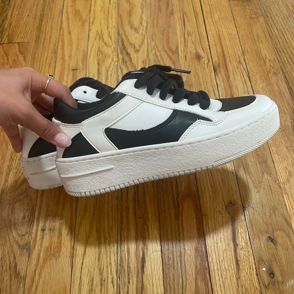 Alice + Olivia Black and White Sneakers